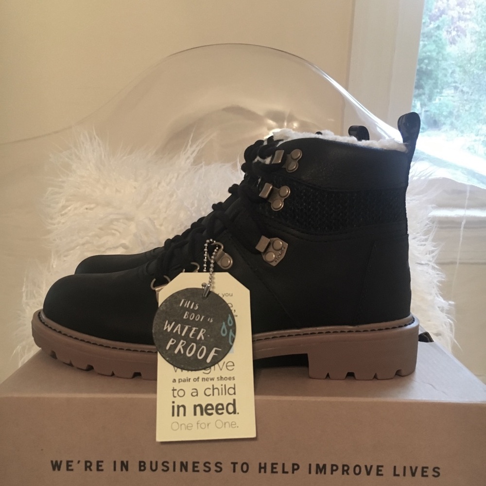 TOMS - Summit Black Leather Boots